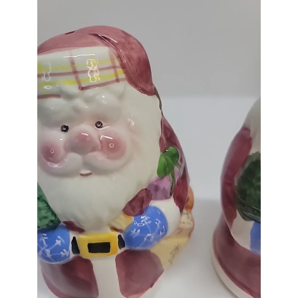 Ceramic Santa Salt And Pepper Shakers‎